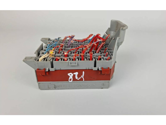 Блок предохранителей  9162439   Volvo V70    