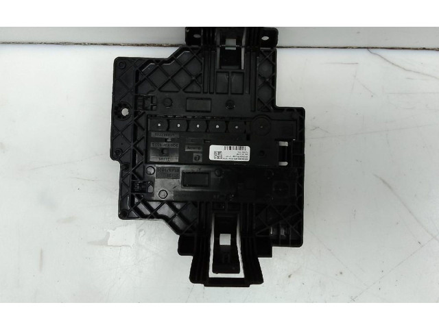 Pojistková skříňka e14479700 Volkswagen Transporter - Caravelle T6 2015