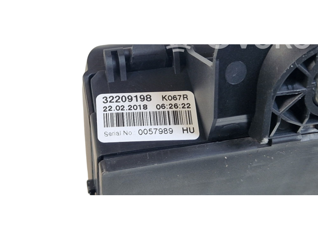 Блок предохранителей 32209198, K067R   Volvo XC90    