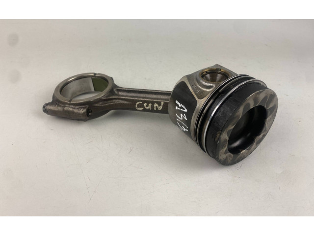  Поршень с шатуном  02604LA, 04LADE  Audi A3 S3 8V  