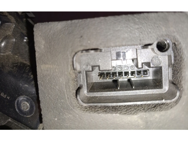 Замок багажника     Volkswagen Golf VII 2013 - 2019 года