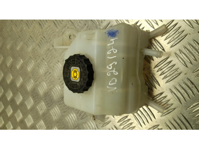 Расширительный бачок тормозной жидкости