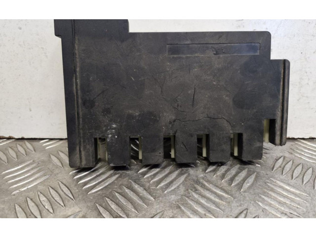 Блок предохранителей 7700411322E   Renault Clio II    