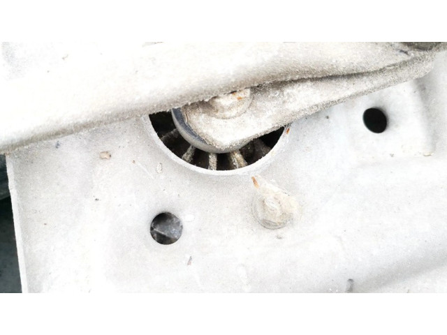 Моторчик дворников     Mercedes-Benz C AMG W204