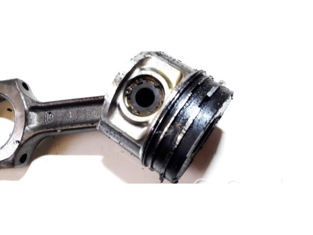 Píst Alfa Romeo 156 pro naftový motor 2.4