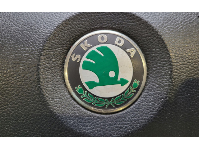 Подушка безопасности водителя 1Z0880201N Skoda Octavia Mk2 (1Z)