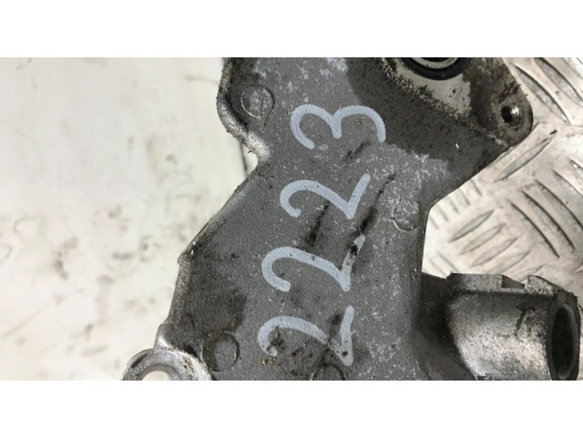 Другая деталь отсека двигателя