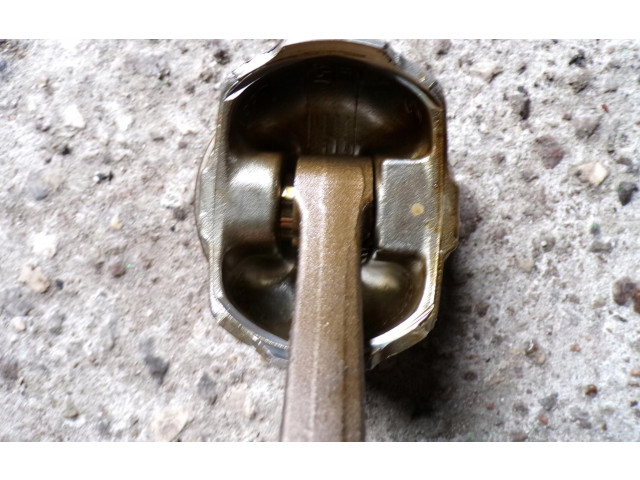 Поршень с шатуном 199A8000 Lancia Delta III