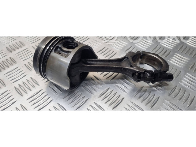 Píst Nissan Primera