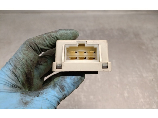 Блок предохранителей 88018SA000   Subaru Forester SG    