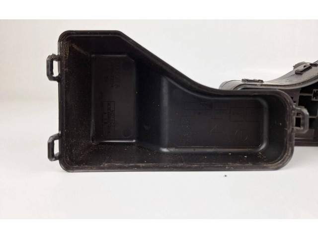 Блок предохранителей 8274113020 Toyota Corolla Verso AR10