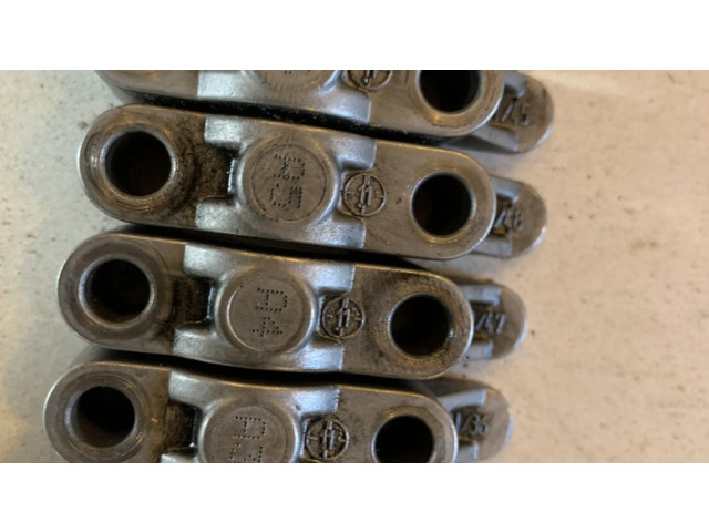 Camshaft holder bracket