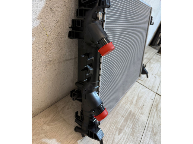 Радиатор интеркулера     670030844    Maserati Levante 