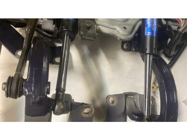 Механизм фиксации задней двери