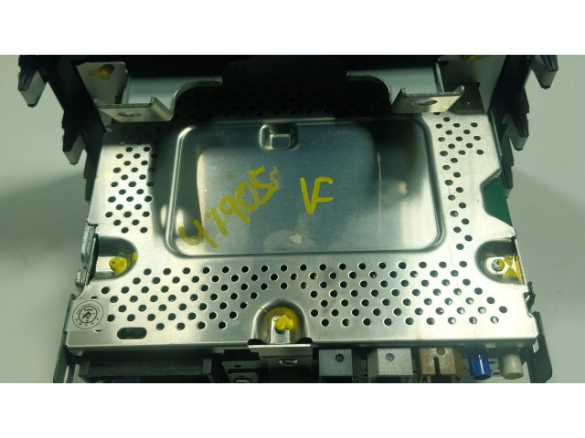 Радио/ проигрыватель CD/DVD / навигация