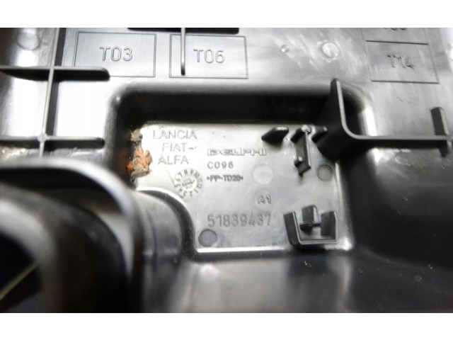 Блок предохранителей  51839437   Opel Combo D    