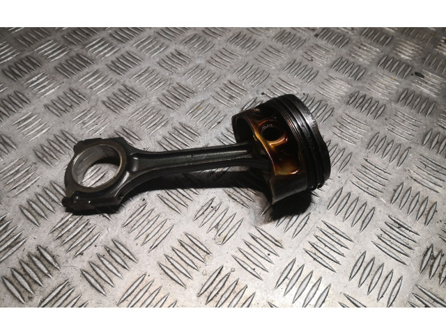  Поршень M 270.910 2700300420, A2700300420  Mercedes-Benz CLA C117 X117 W117  