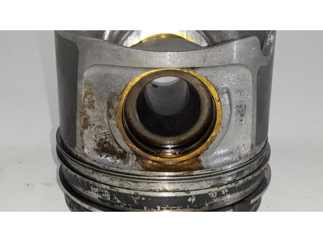 Píst 0841Y BMW 5 F10 F11 pro naftový motor 5.0