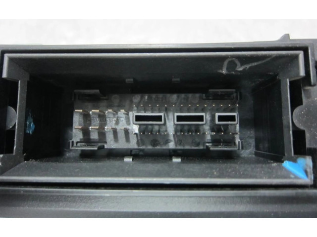 Панель приборов V0011000 Volkswagen Caddy