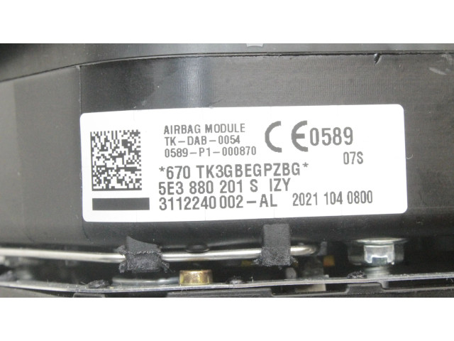 Подушка безопасности водителя 5E3880201S Skoda Octavia Mk4