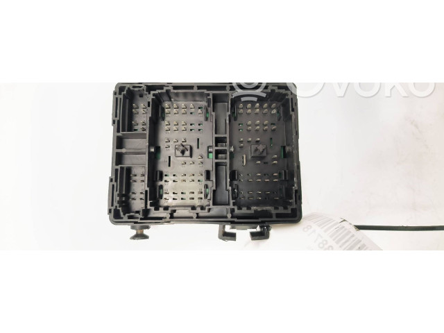 Блок предохранителей 15093837   Cadillac Escalade    