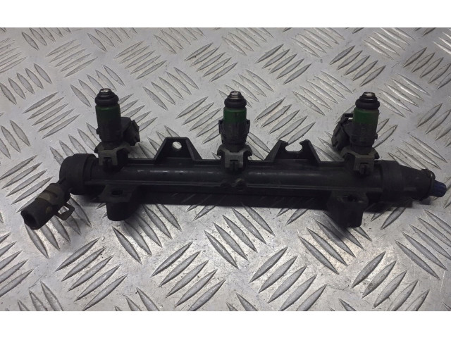 Топливная рампа 03E133319   Skoda Fabia Mk1 (6Y)  