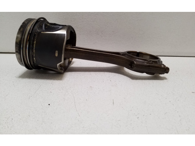  Поршень с шатуном  82L175  Volvo XC60  