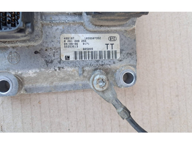 Блок управления двигателем Блок управления 0261208255, 55353613 Opel Meriva A