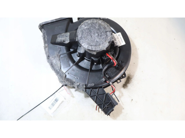 Вентилятор печки       Skoda Rapid (NH)