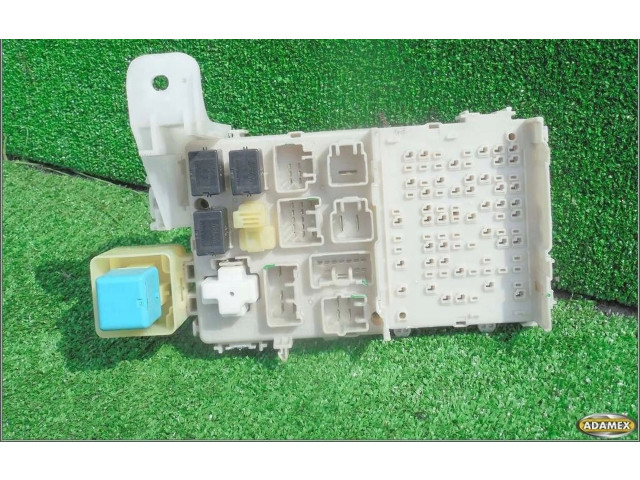 Блок предохранителей    Toyota Corolla Verso E121    