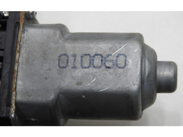 Ручка стеклоочистителей Mitsubishi Carisma