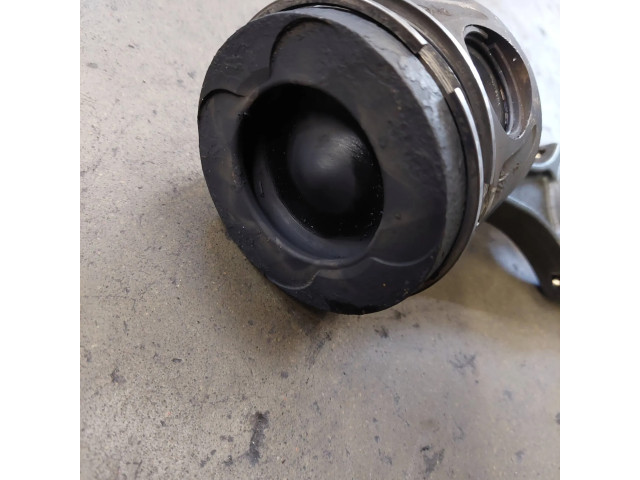 Píst 8349f Mercedes-Benz E W212 pro naftový motor 2.1