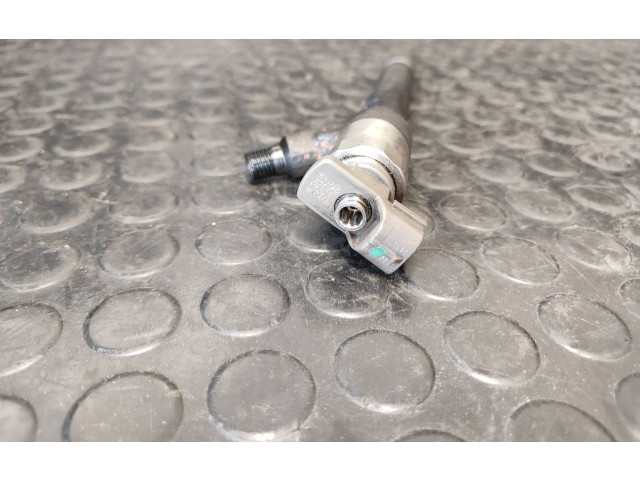 Форсунка 55570012    Opel Meriva B   