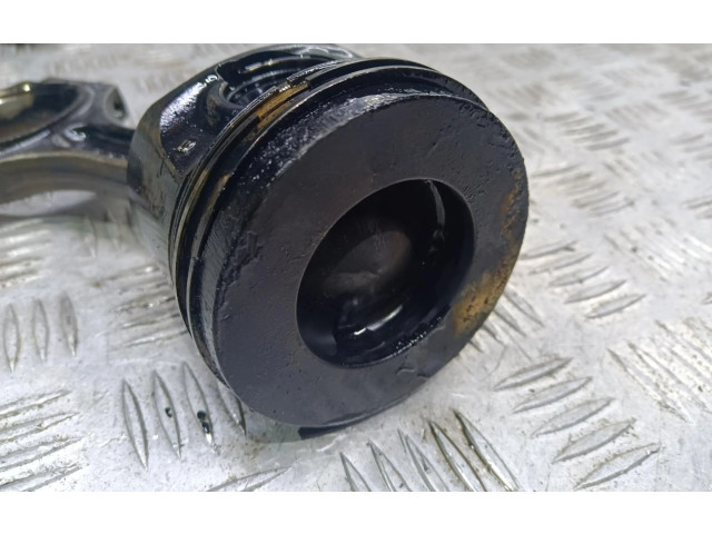 Píst Toyota Avensis T270