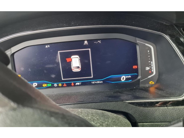 Панель приборов    Volkswagen PASSAT       