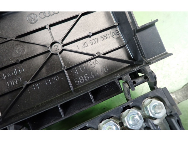 Блок предохранителей 1J0937550AB Skoda Octavia Mk1 (1U)