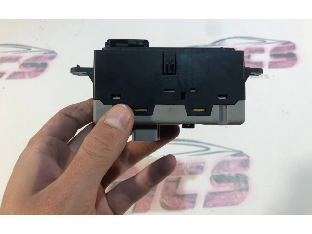 Дисплей yfb10008 Rover 200 XV