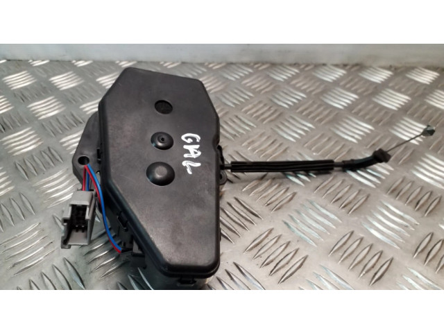 Притягиватель задней крышки