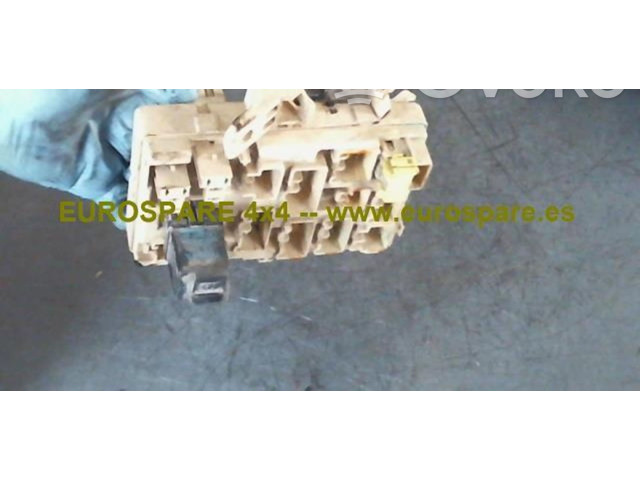   Pojistková skříňka 82641-35220   Toyota Hilux (AN10, AN20, AN30) 2001