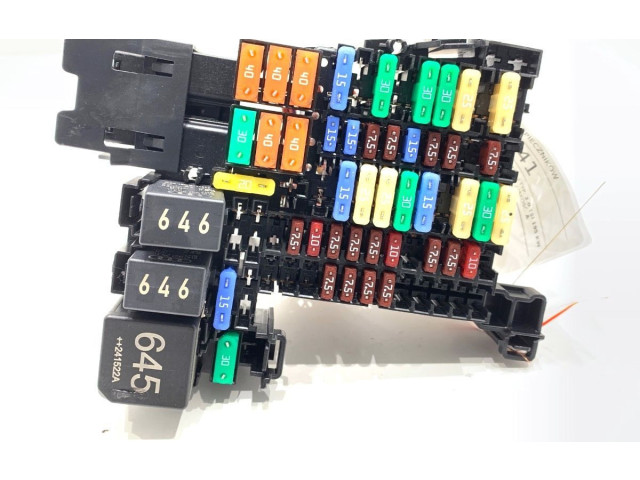 Блок предохранителей 5WA937615 Skoda Superb B9
