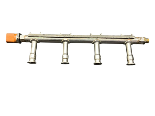 Топливная рампа 03F133320C, 043520439   Audi A1   для двигателя Cay