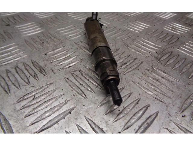 Vstřikovač 038130201G Skoda Octavia Mk1 (1U)