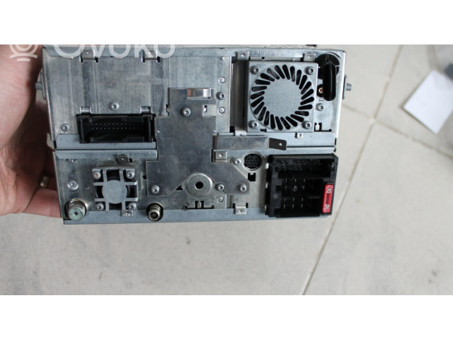 Радио/ проигрыватель CD/DVD / навигация