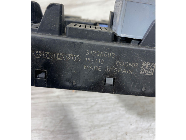 Блок предохранителей 31398003   Volvo XC90    