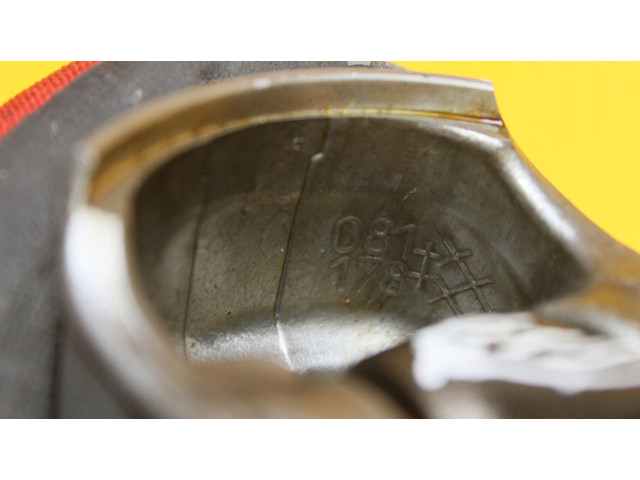  Поршень с шатуном    Volkswagen Golf VI  