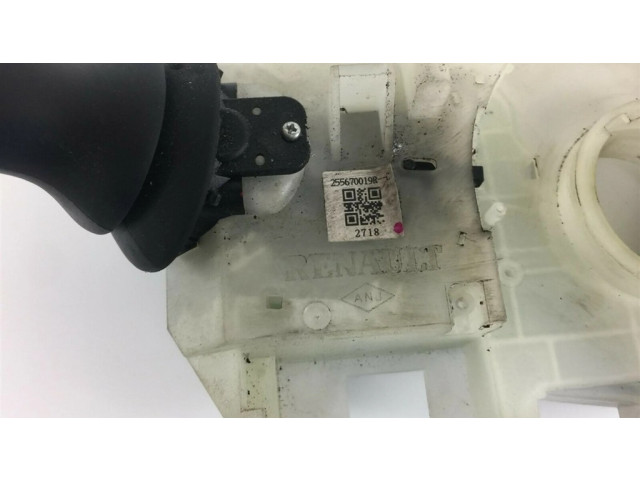 Мултифункционный включатель управления / ручка