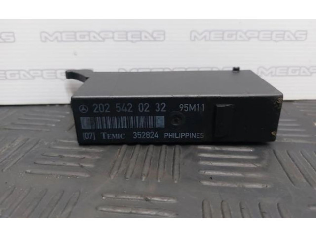 Pojistková skříňka 2025420232 Mercedes-Benz C W202 1995