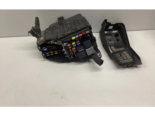 Блок предохранителей  31328191   Volvo V70    