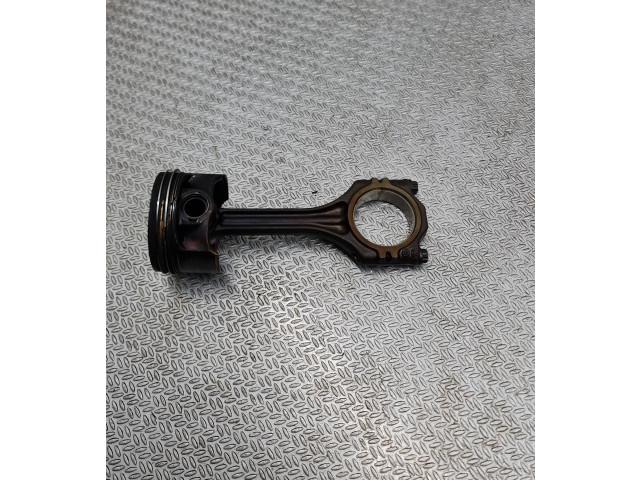  Поршень с шатуном    Audi A3 S3 8P  