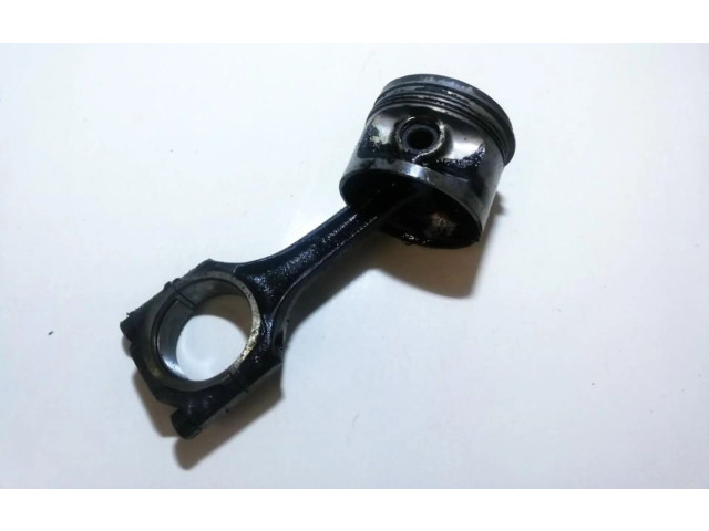  Поршень с шатуном    Volkswagen PASSAT B2  